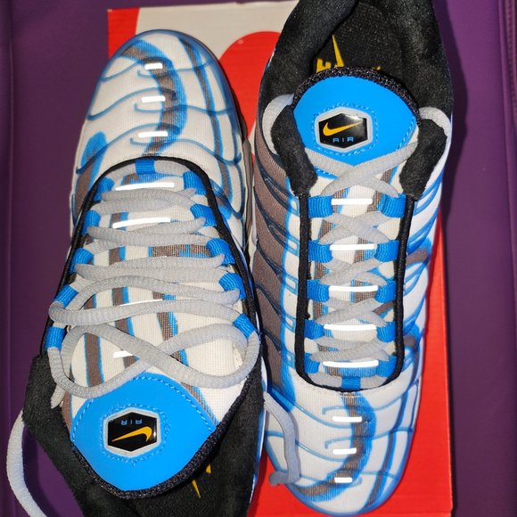 Limited Edition NIKE AirMax Plus Premium - Picture 2 of 5